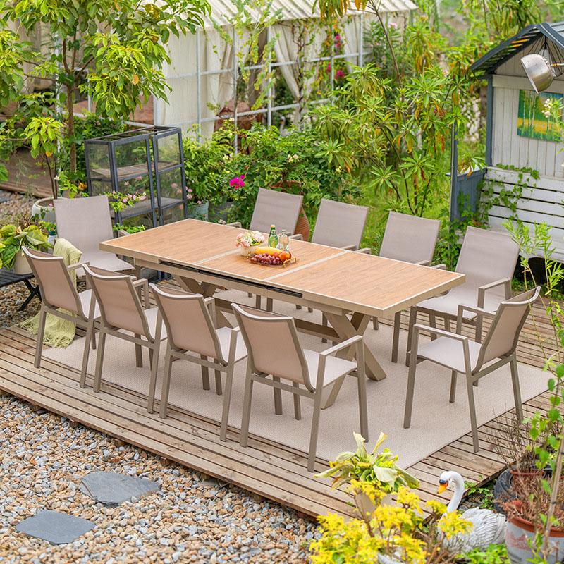طقم طاولة حديقة حديث ومتين من  - مراجعة Outdoor Furniture Dining Set وسعره